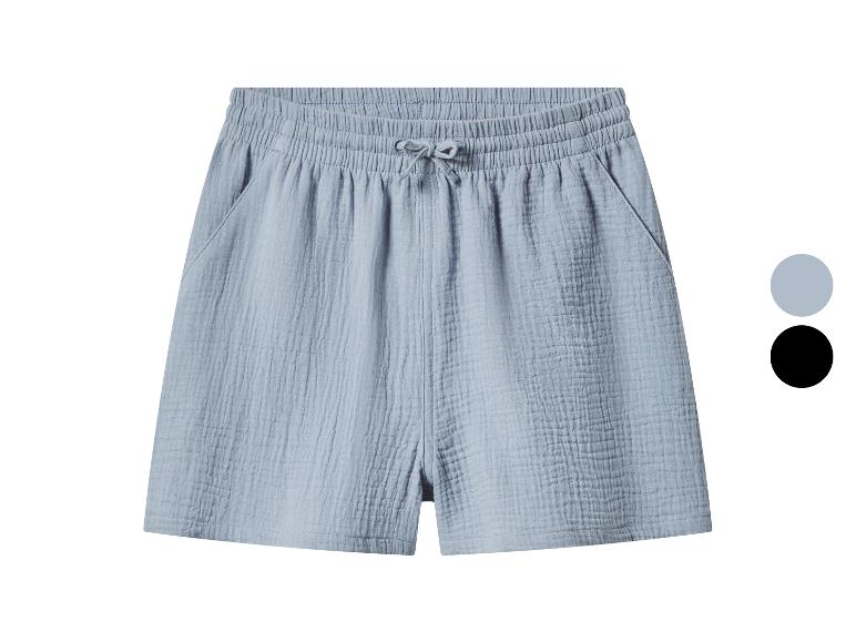 Shorts en coton froissé bleu clair avec taille élastique et cordon de serrage, présentés avec des options de couleur.