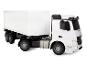 Camion jouet blanc avec remorque.