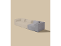 Canapé modulable avec sections beige clair et grises sur fond beige.