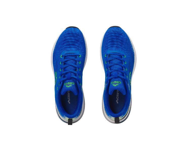 Pair de baskets Crivit bleues pour le sport.
