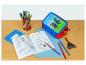 Crayons, taille-crayon, classeur Mario et cahiers d'exercices scolaires.