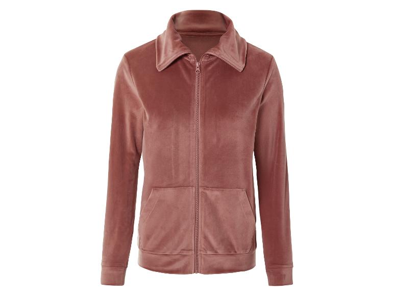 Une veste en velours rose avec une fermeture éclair.