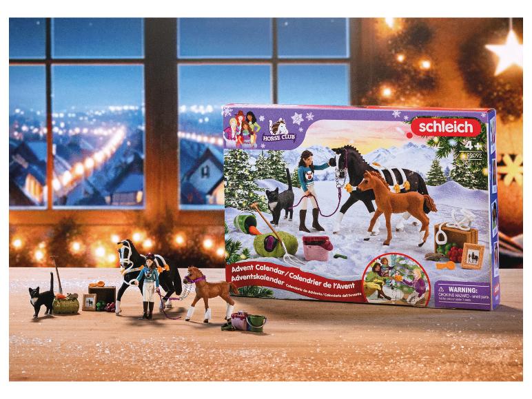 Calendrier de l'Avent Schleich Horse Club avec chevaux et accessoires dans un décor hivernal.