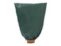 Une housse de protection verte pour une plante en pot.