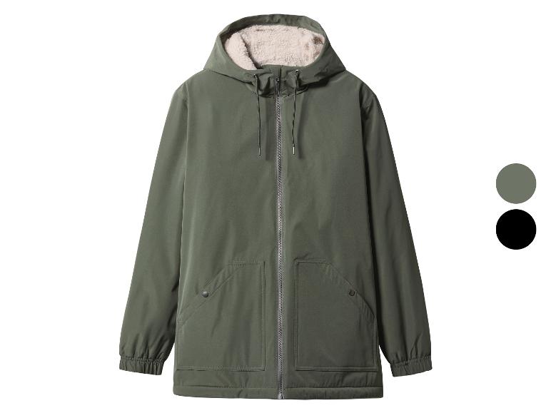 Veste vert olive avec capuche doublée de fausse fourrure et poches avant.