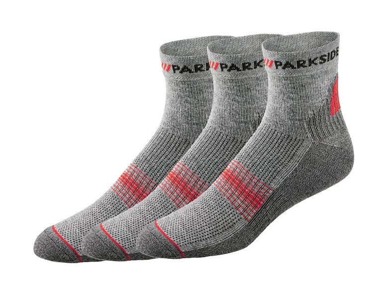 Trois paires de chaussettes de sport Parkside grises.