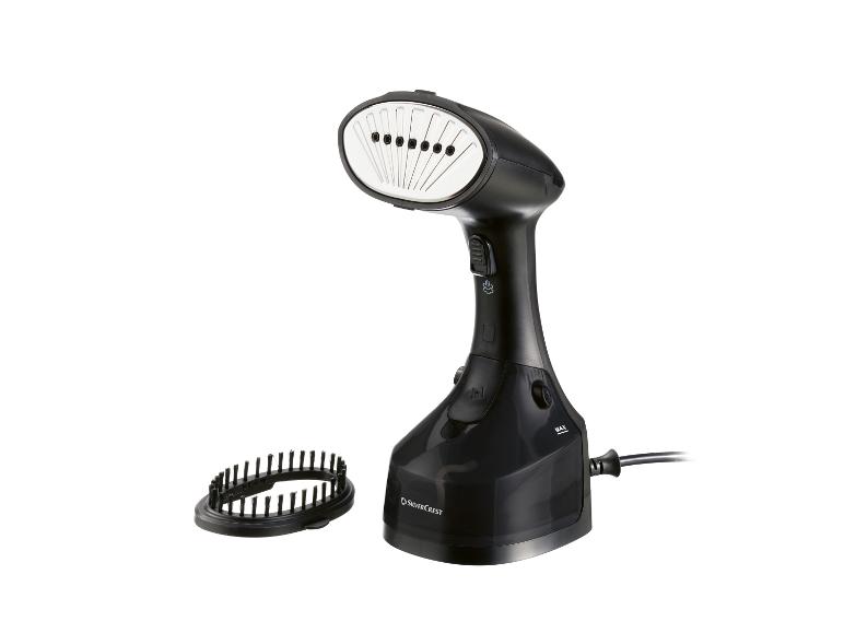 Un défroisseur vapeur portable noir SilverCrest avec une brosse à tissu détachable.