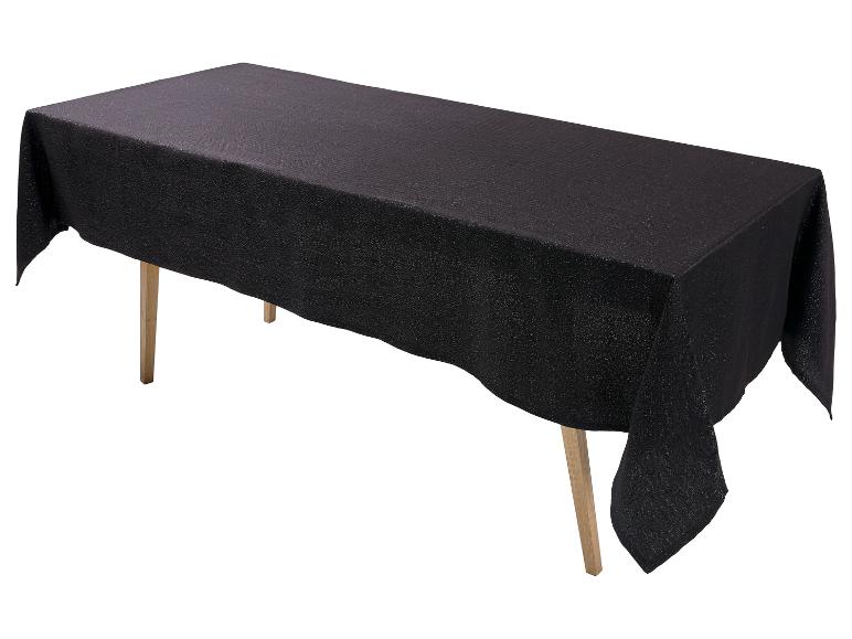Nappe rectangulaire noire avec un éclat subtil sur une table aux pieds en bois