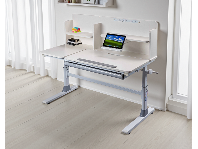 Bureau enfant réglable en hauteur avec étagères.