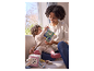 Une mère joue avec son bébé avec des jouets Little Dutch.