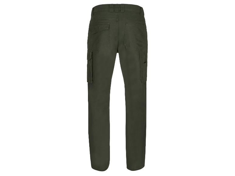 Pantalon cargo vert avec plusieurs poches.