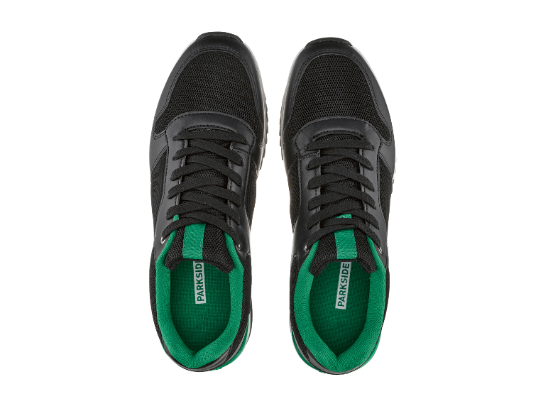 Chaussures de sport noires Parkside avec des accents verts.