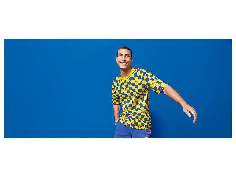 T-shirt et short Lidl à carreaux jaunes et bleus.