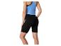 Short cycliste noir et débardeur bleu clair pour femme.