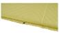 Matelas de camping jaune pâle, détail de la couture et attache.