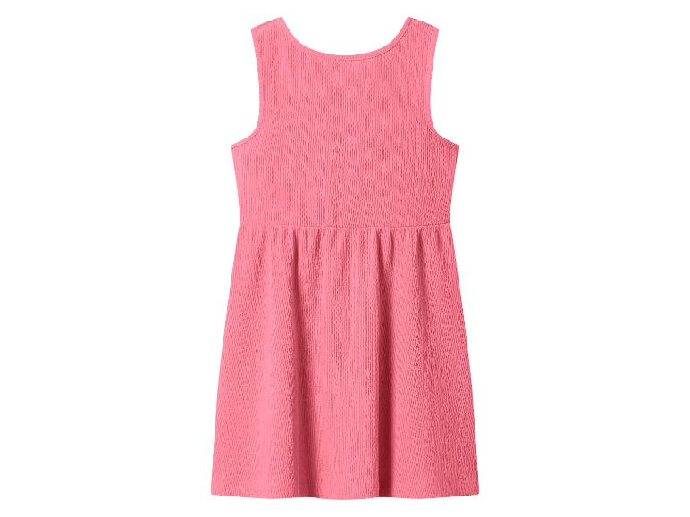 Robe rose sans manches pour femme avec une texture gaufrée