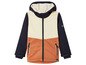 Une veste softshell bleu marine à capuche, avec des détails beiges et orange et le logo Hello Little.
