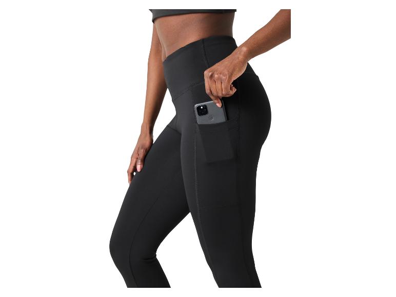 Legging de sport noir avec poche latérale contenant un smartphone