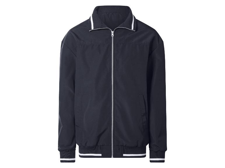 Blouson bomber bleu marine avec col et poignets rayés blancs.