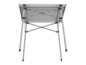 Une table pliante en aluminium avec quatre pieds pour le camping ou le pique-nique.