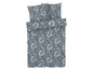 Une housse de couette bleu marine à imprimé paisley et des taies d'oreiller assorties.