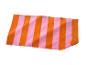 Serviette de plage rayée rose et orange.