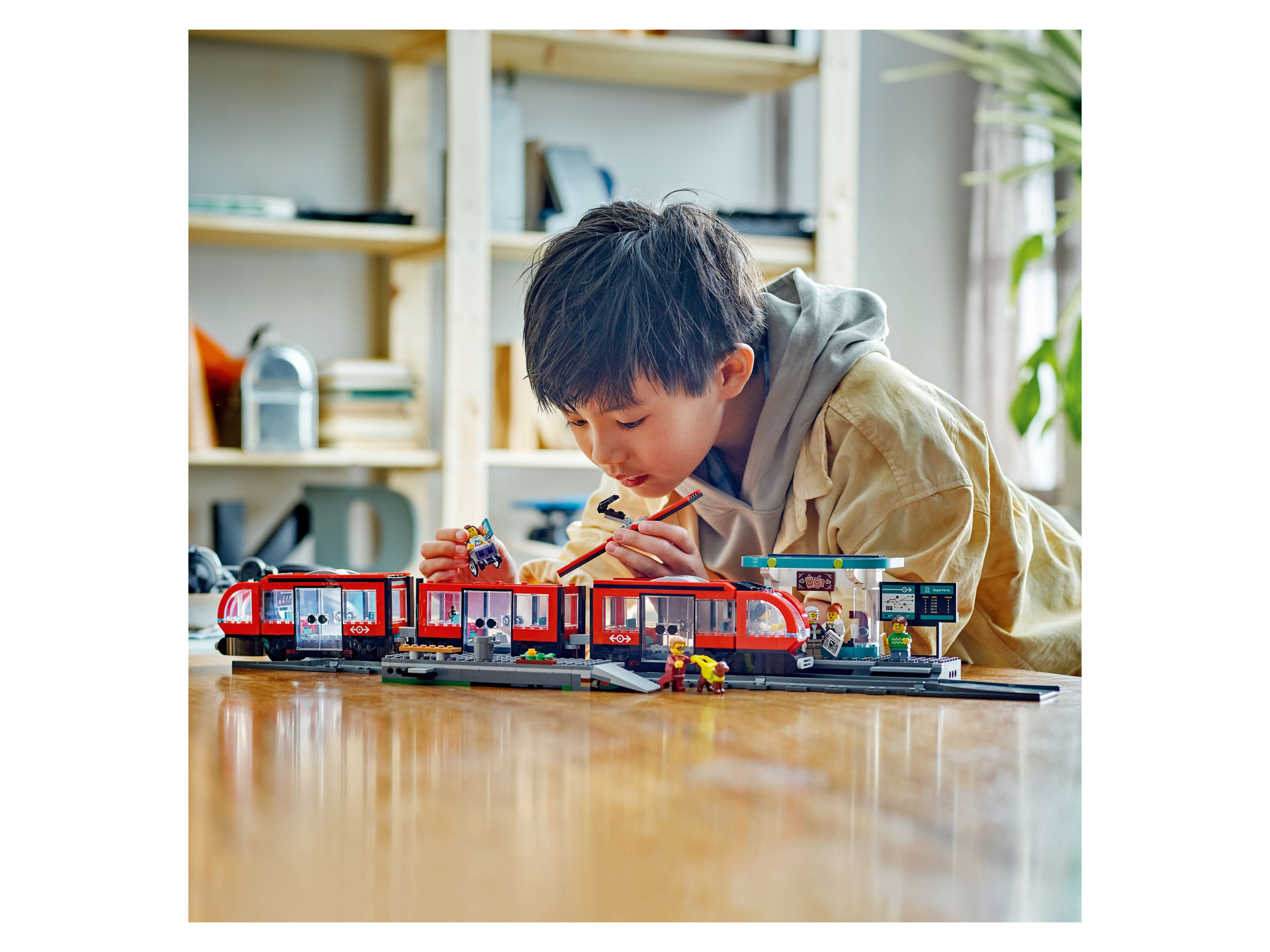 LEGO® City 60423 Le tramway et la station du centre ville - vue 3