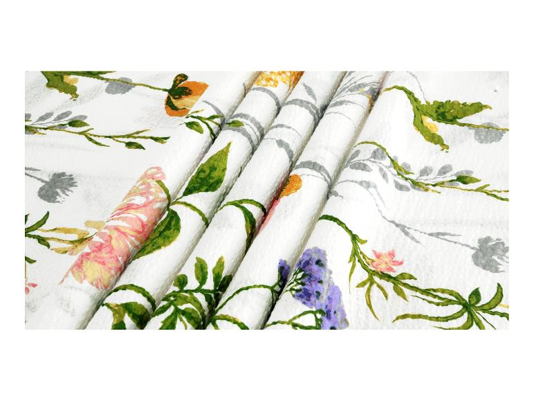 Tissu blanc avec imprimé floral vif et feuilles vertes