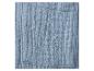 Détail d'un vêtement en tissu bleu clair, texture gaufrée.