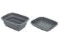 Deux bacs pliants gris, parfaits pour le camping.