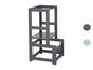 Un tabouret en bois gris pour enfants avec une plateforme