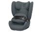 Siège auto enfant gris avec coussin de sécurité intégré et appui-tête réglable.