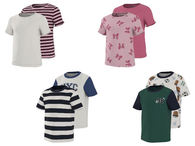 T-shirts à manches courtes pour enfants : deux avec des nœuds, un rayé et un avec le numéro 98.