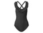 Un maillot de bain noir à volants.