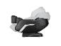 Fauteuil de massage inclinable noir et gris avec détails argentés.