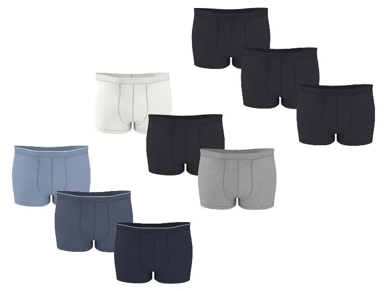 Un assortiment de boxers en coton pour hommes de différentes couleurs.