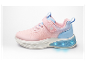 Chaussures de sport roses pour enfants avec des lumières LED.