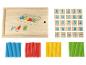Jeu de comptage en bois avec bâtonnets colorés et blocs numériques.