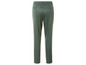 Pantalon vert foncé avec élastique à la taille.