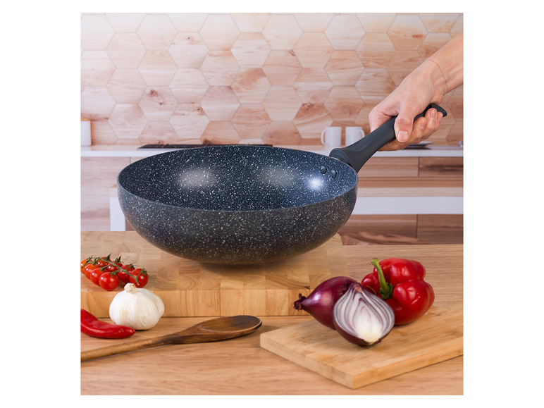 Aller en mode plein écran : Russell Hobbs Wok, casserole à manche, sauteuse ou casserole, Aluminium Nightfall Collection Blue Marble  - Image 20