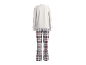 Vue arrière d'un pyjama pour femme avec un haut blanc à manches longues et un pantalon à carreaux