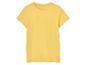 T-shirt jaune à manches courtes.