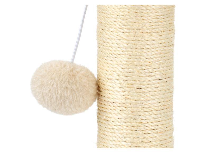 Poteau à griffer en sisal avec une balle moelleuse pour chats.