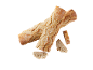 Deux baguettes de pain croustillantes avec des morceaux coupés sur fond noir.