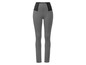 Leggings grises avec une ceinture noire.