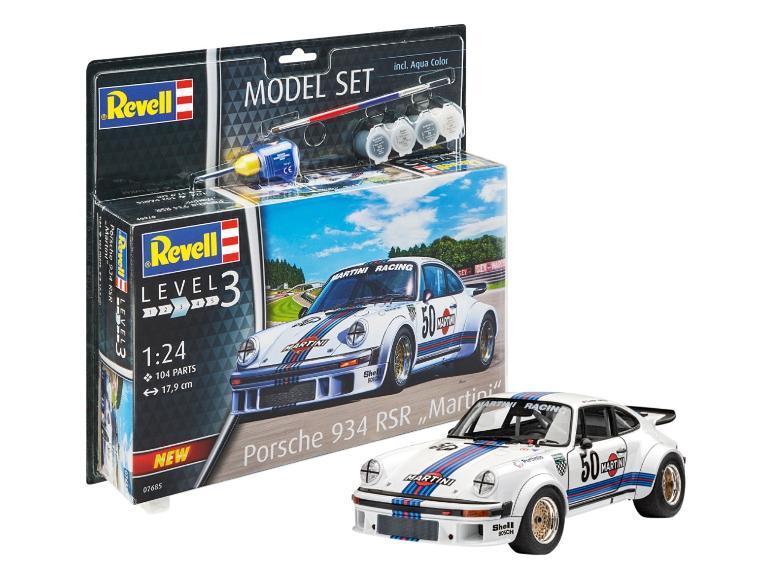 Kit de modélisme Revell d'une voiture de course Porsche 934 RSR 'Martini' blanche avec peintures et colle.