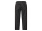 Un jean noir à jambes droites.
