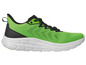 Chaussures de course à pied vertes avec des lacets noirs et une semelle blanche.