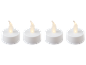 Quatre bougies LED blanches avec des flammes vacillantes.