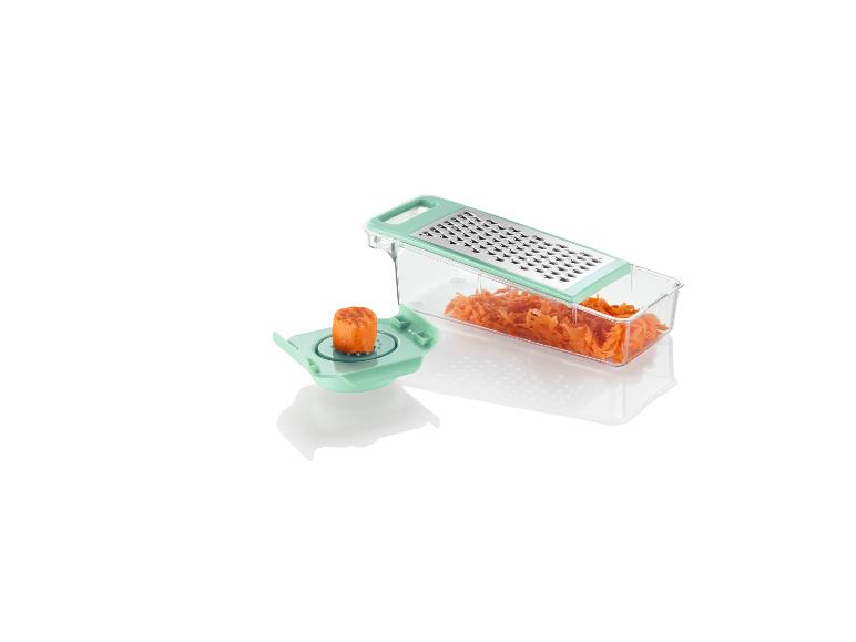 Une râpe verte avec un récipient pour râper des carottes.